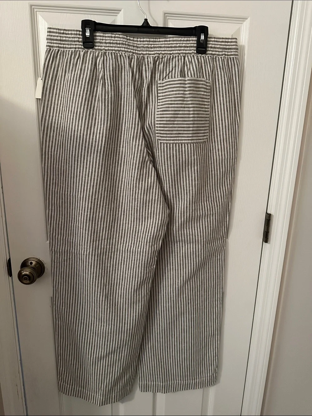 Talbots women’s wide leg pants  …..sometimes looks greyish green & white striped